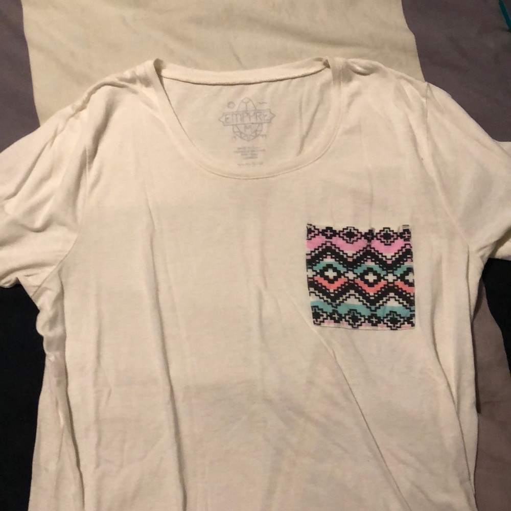 T shirt with pattern pocket